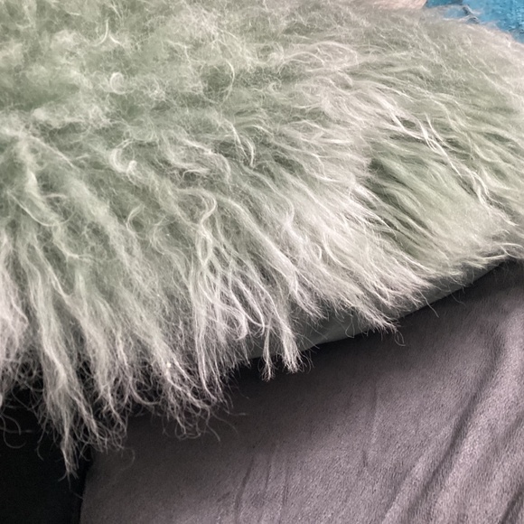 URBAN BARN SAGE GREEN LARGE SQUARE MONGOLIAN SHEEP FUR PILLOW - Picture 6 of 10